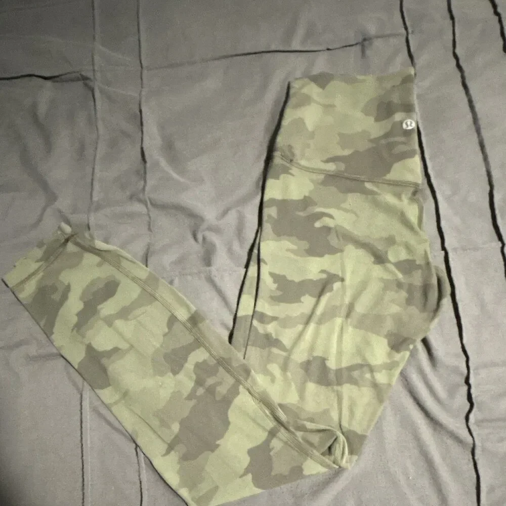 Lululemon Women’s Green Camouflage Ankle Leggings Size 4 Logo Accent